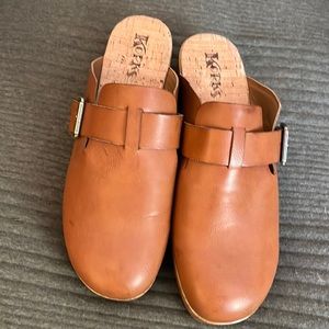Korks clogs, 11m, tan, wood wedge. NWOB. So cute & trendy!